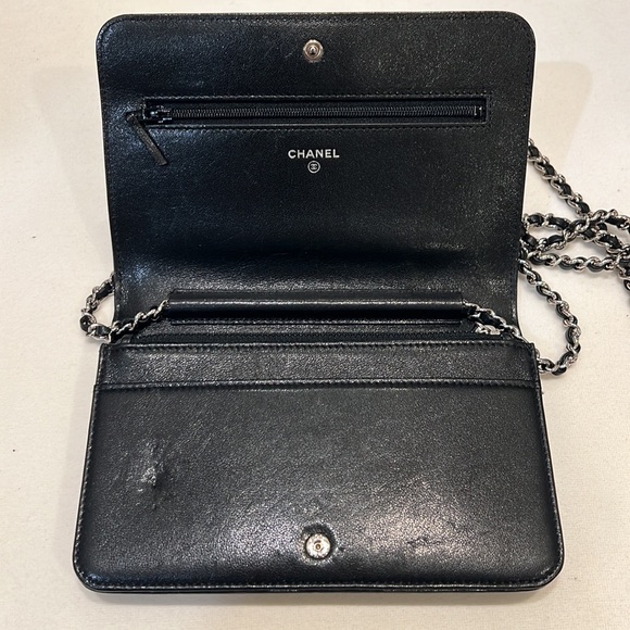 Chanel quilted smooth caviar wallet on a chain crossbody. - Picture 5 of 11